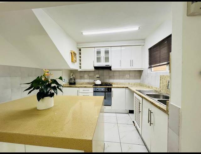 3 BEDROOM TOWNHOUSE FOR SALE IN SHERWOOD